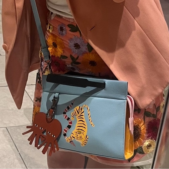 🆕 🌀 min & mon • blue Vali Crossbody with hand painted tiger 🐅 & snake 🐍 - Picture 14 of 15